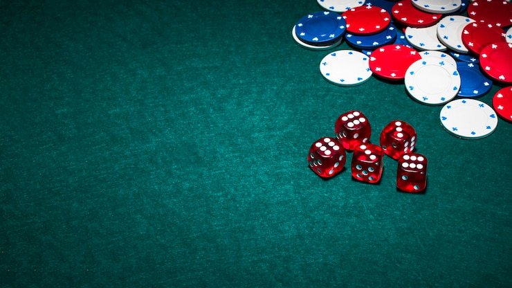 Tim gapslot bekerja di kantor pusat dengan monitor menampilkan studio live casino dan dashboard keamanan